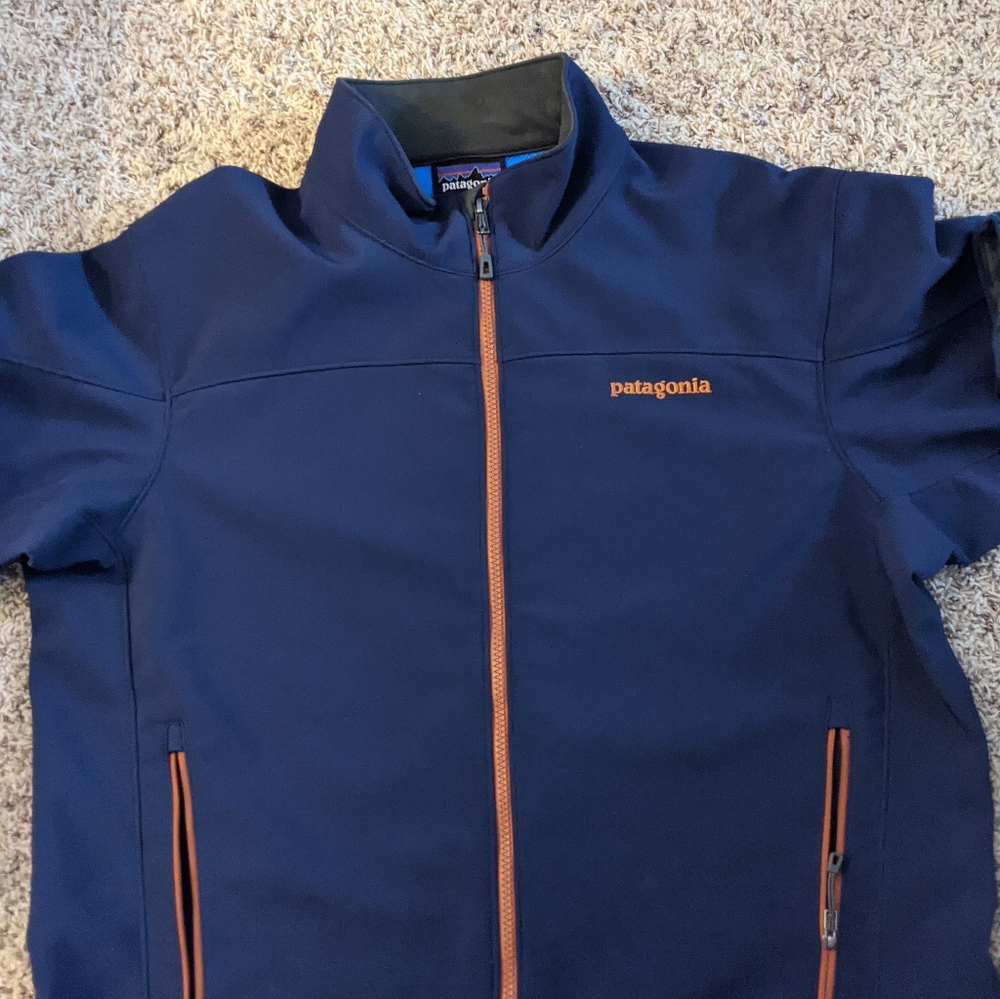 Awesome light weight patagonia jacket.